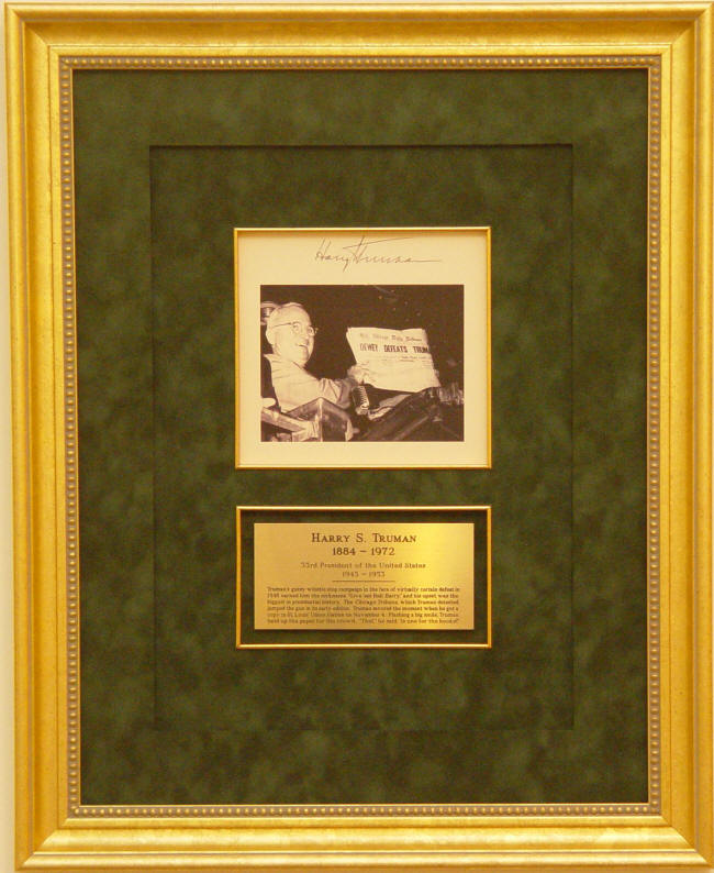 Autograph 534001 DEWEY DEFEATS TRUMAN photo with Truman's signature